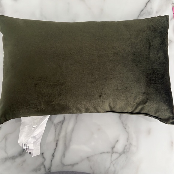 Target Bullseye 2023 - NWT - Throw Pillow Set - Picture 9 of 11